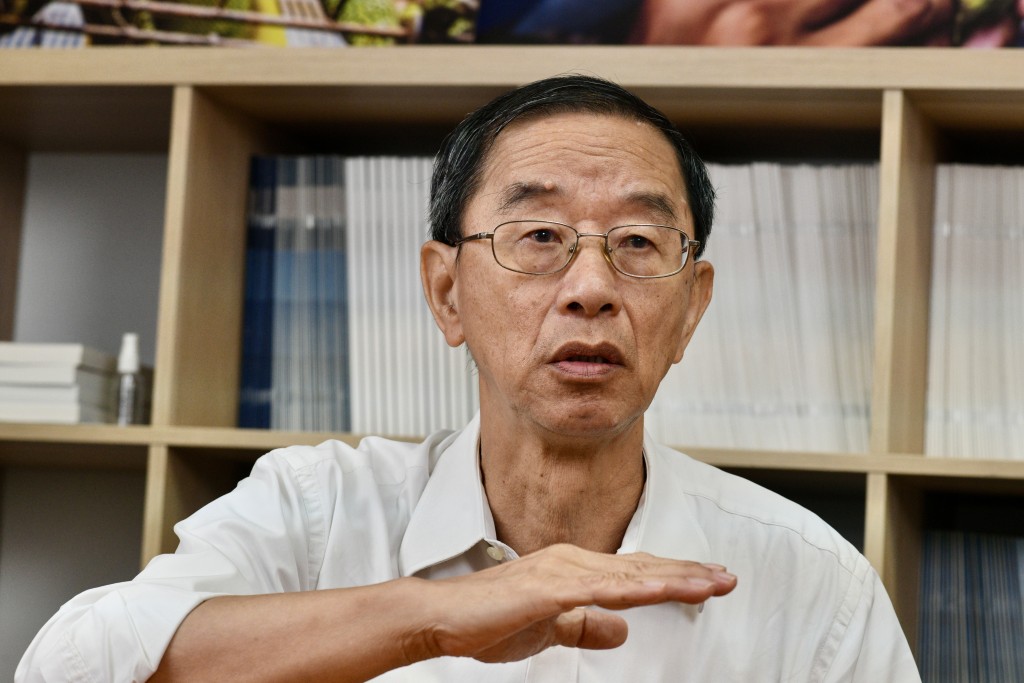 前天文台台長林超英昨日深夜在社交平台發文,以「詭異」形容沙德爾。 前天文台台長林超英昨日深夜在社交平台發文,以「詭異」形容沙德爾。