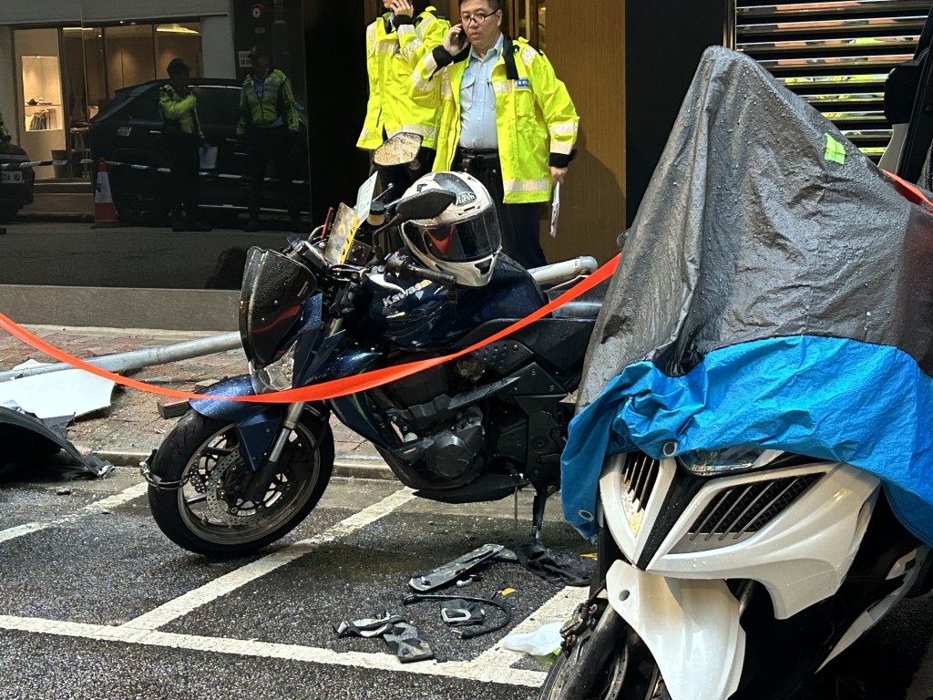 初步點算現場7部電單車受損。 初步點算現場7部電單車受損。