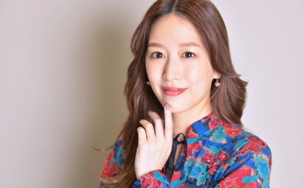 花乃瑪利亞亦已婚及育有一子。