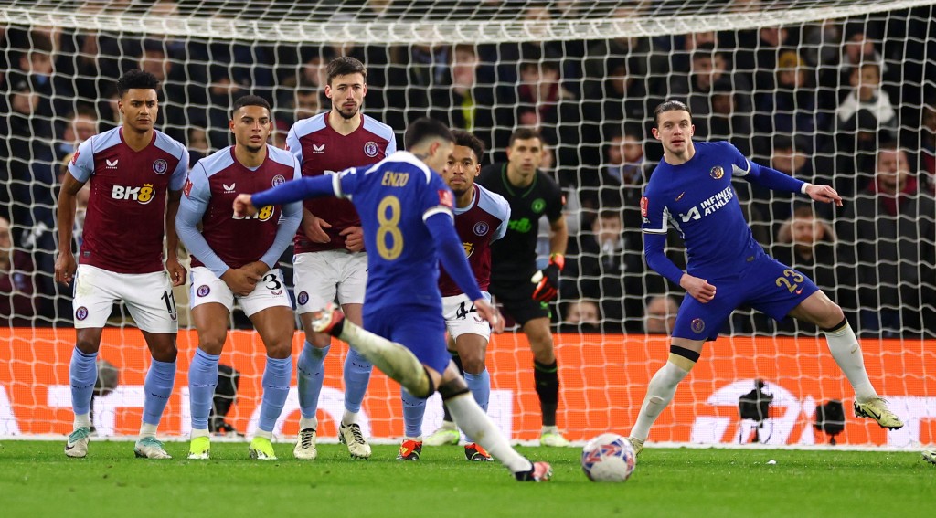 安素費南迪斯上仗英足盃射入精彩罰球。Reuters