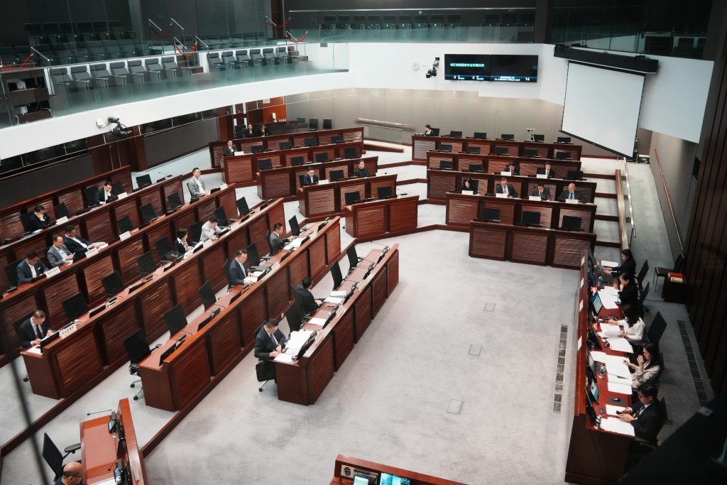 立法會保安事務委員會、司法及法律事務委員會就維護國家安全的工作舉行緊急聯席會議。