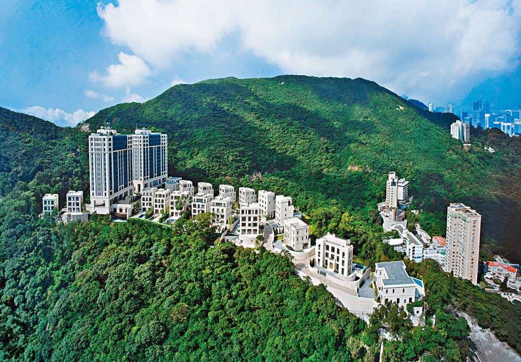 山頂MOUNT NICHOLSON一個單位上月底以3.9億連車位易手,原業主持貨4年帳面勁蝕近1.4億。