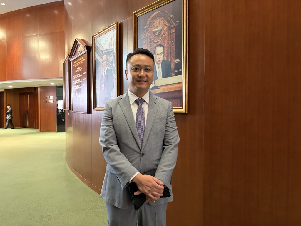 李世榮表示,自己會留在新界東南做好交接,之後或會到愛國愛港的平台服務。 李世榮表示,自己會留在新界東南做好交接,之後或會到愛國愛港的平台服務。