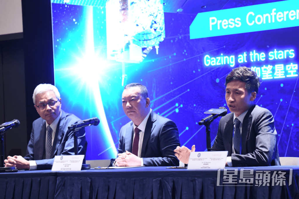 左起：ASPACE首席科學家兼首席戰略官、香港航天科技聯席主席及行政總裁、香港航天科技副總裁胡明遠