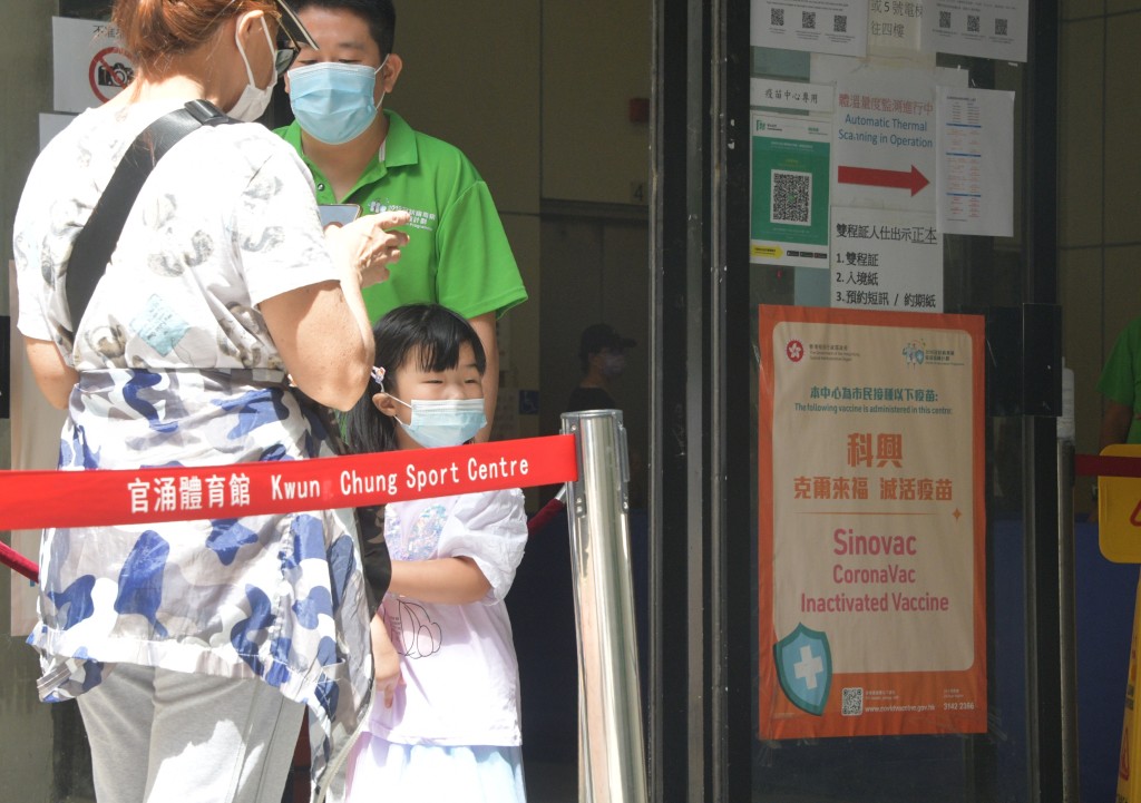 葉柏強指，越來越少家長拒絕讓子女接種疫苗，各地包括香港亦有很多數據證明疫苗的有效性。