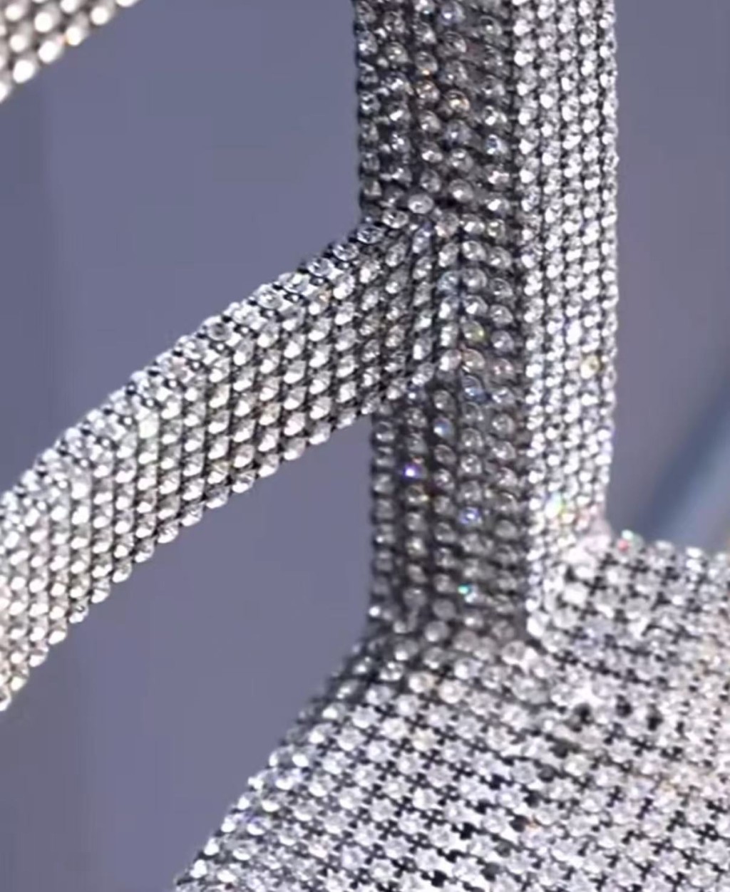 Swarovski水晶「梵高椅」遭壓壞。FB@Palazzo Maffei Verona