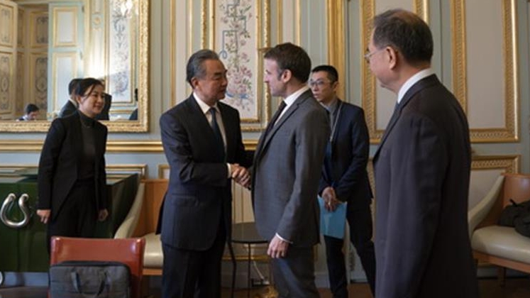【中国新闻】法国总统马克龙会见王毅 愿加强两国战略协作 / 更多新闻………