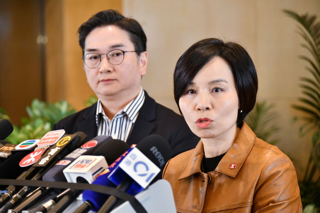 港鐵昨日解釋事故原因是涉及工程車有零部件移位，導致路軌旁的設備受損。資料圖片
