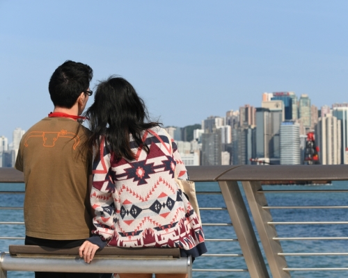 天文台今早再度下調溫度預測，預料本周五由原先預測的15度，降至14度。資料圖片