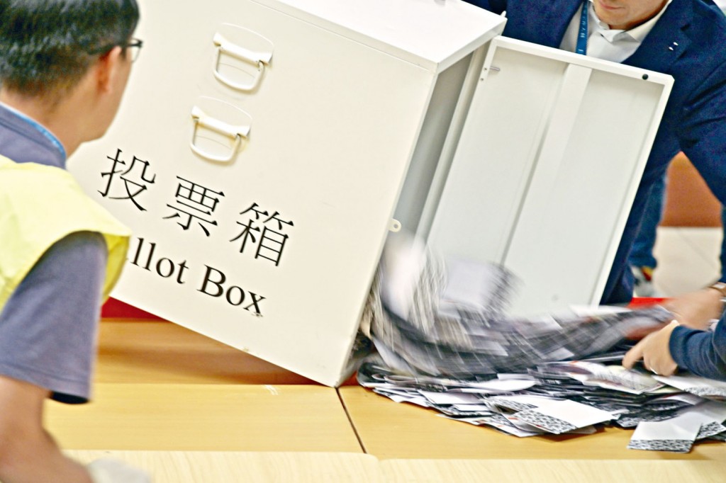 選舉事務處提醒市民,須於6月2日或之前遞交選民登記申請及更新選民資料。資料圖片