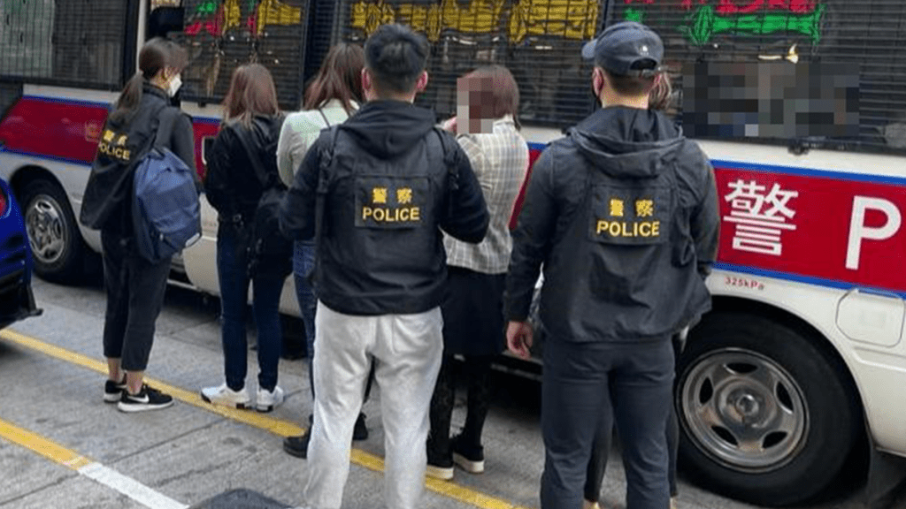 行動中,警方拘捕5名女子。警方提供