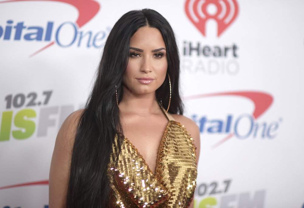 Demi Lovato是为数不多在18岁前就登上Billboard 200强专辑榜冠军的歌手之一。AP