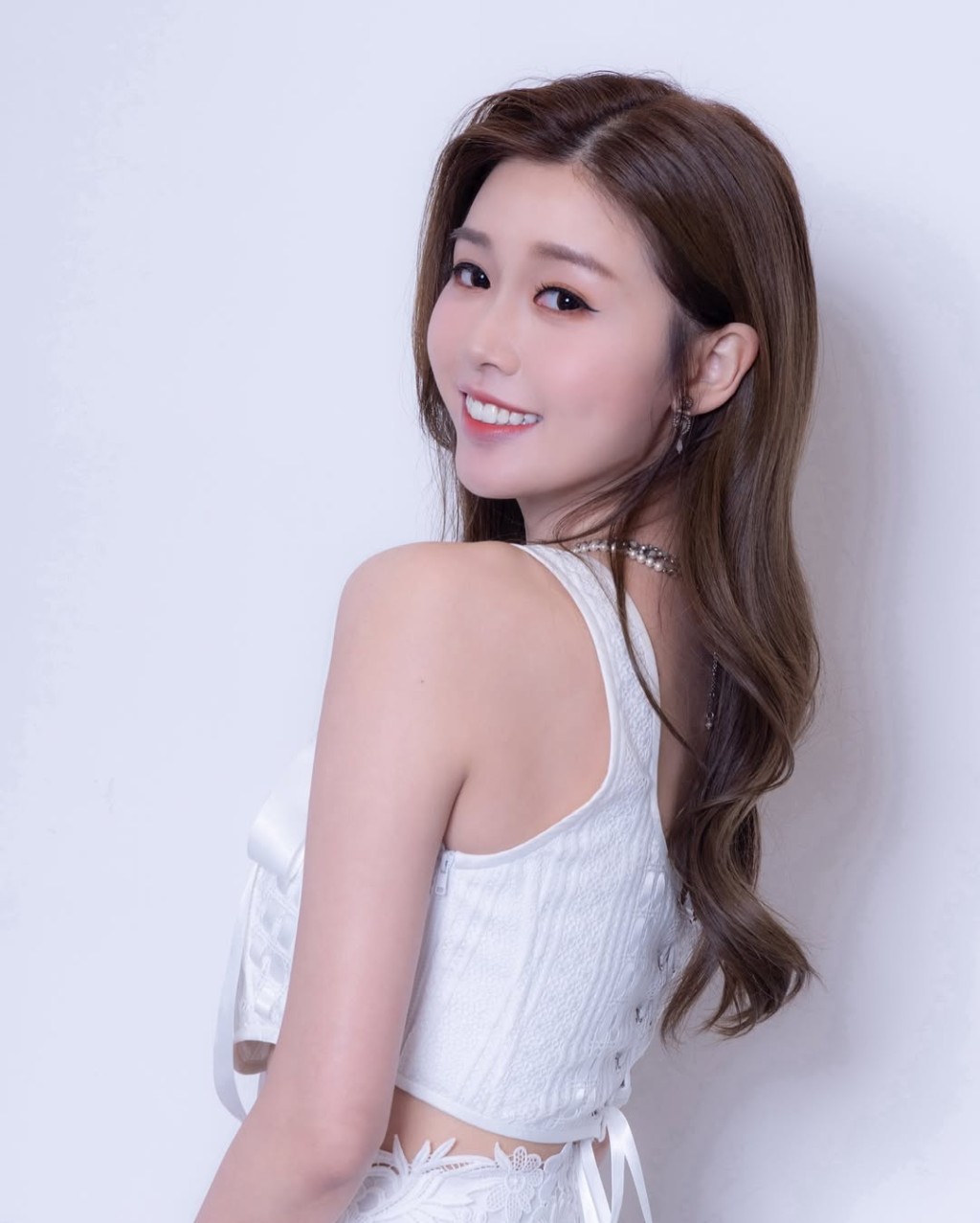 李芷晴慘遭網民批評拜金收兵。 李芷晴慘遭網民批評拜金收兵。