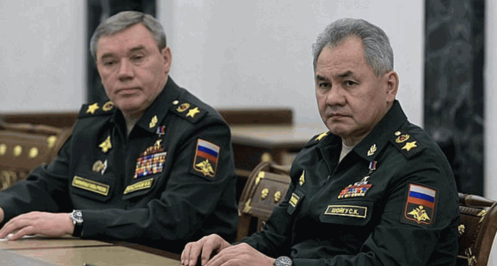 俄羅斯國防部長紹伊古（右）與總參謀長格拉西莫夫。