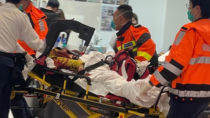 女事主送院後不治。fb:香港交通及突發事故報料區