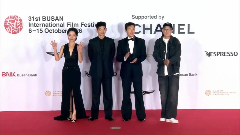 瑛太(左二)、孫錫久(右二)等亦到釜山宣傳。 瑛太(左二)、孫錫久(右二)等亦到釜山宣傳。