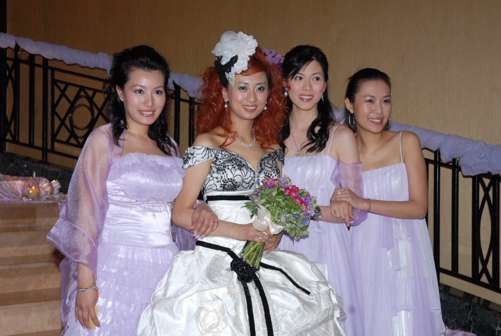 汪琳2008年在金钟的酒店筵开38席招待亲友。