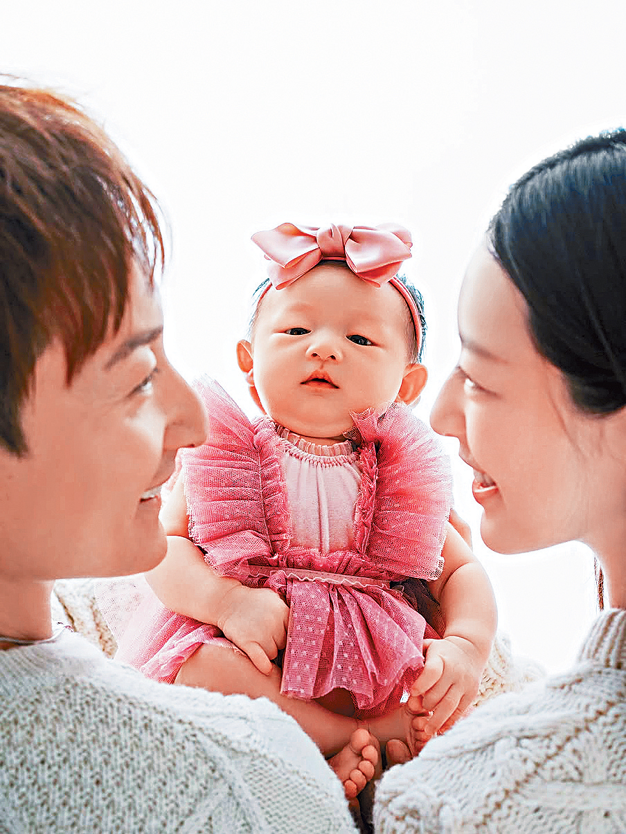 方力申指女儿出世一刻，他和太太都感动到哭。