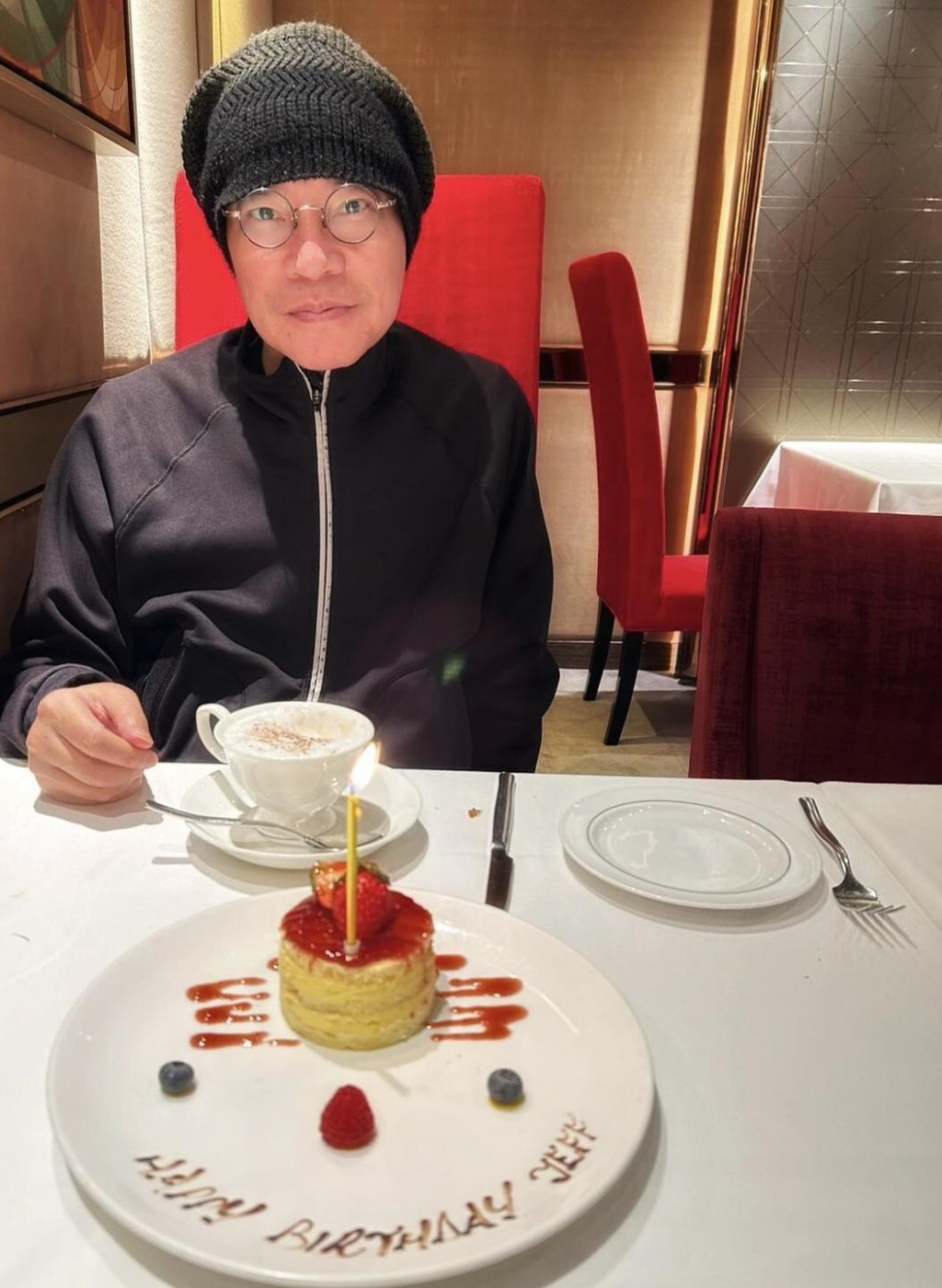 洪朝豐發文寫道：「還有三個星期便65歲了！Happy birthday to me !!」