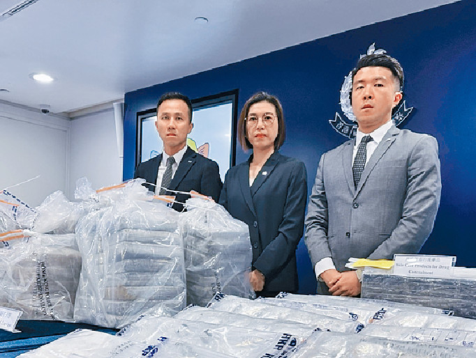 ■總警司吳頴詩(中)、警司劉啟鵬(左)及高級督察譚瑋諾(右)講述三宗販毒案件。