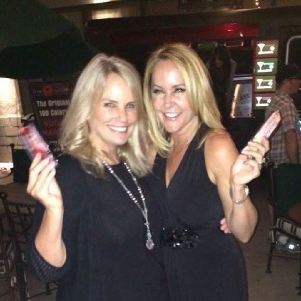 好友Erin Murphy（右）稱Jennifer跟癌症搏鬥一段短時間後離世。