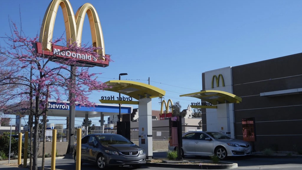 麥當勞宣布結束得來速AI自動點餐測試。 美聯社