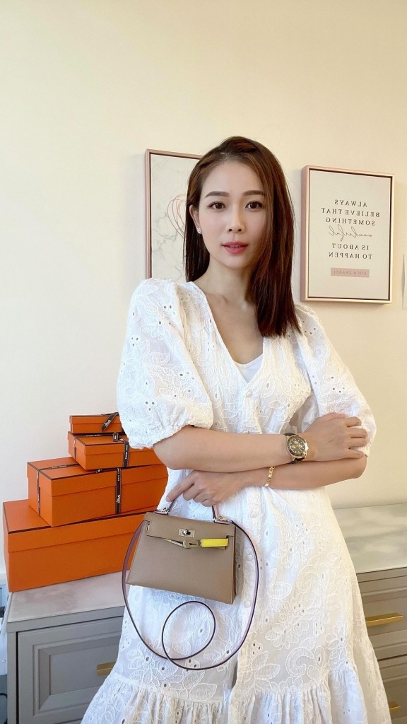 楊秀惠自從離開無綫後，一直經營美容生意，還入手了不少Hermès。