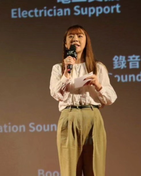 施可瑩亦識韓文。