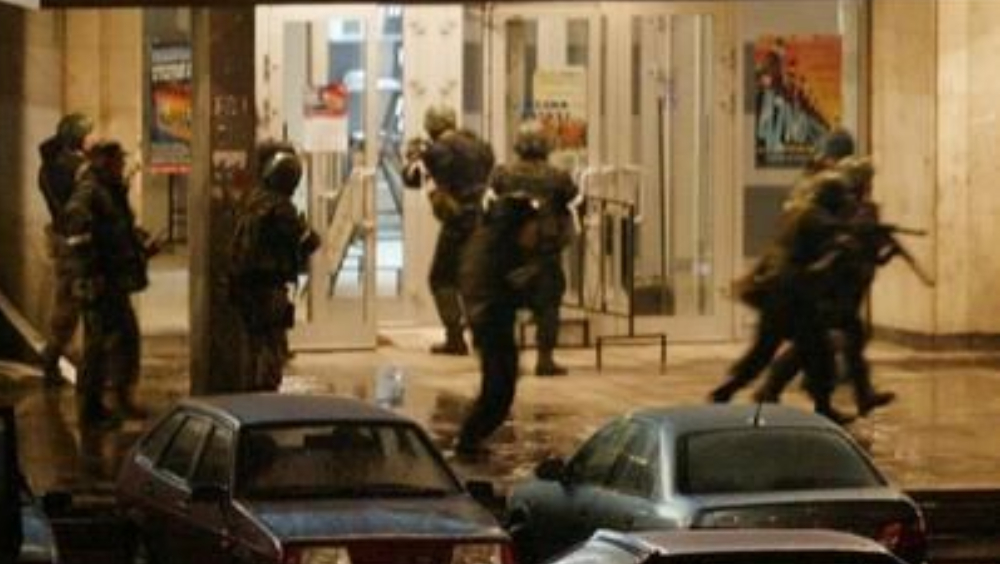 莫斯科2002年曾現類似事件，歌劇院850人遭車臣脅持警放毒氣百人亡。 資料圖片