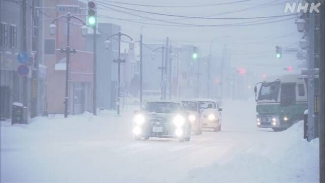 受大雪影響，新潟縣等地交通大受影響。NHK