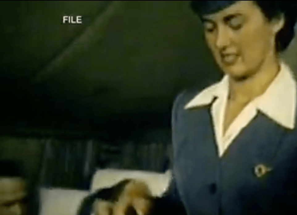 贝蒂·纳什1957 年加入东方航空公司，任职空中服务员，公司其后多次易名，后来成为美国航空公司。CBS影片截图