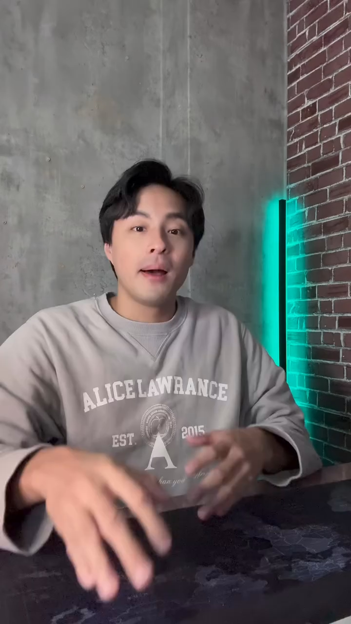 孫其君想出賺外快方法,就是教英文。 孫其君想出賺外快方法,就是教英文。