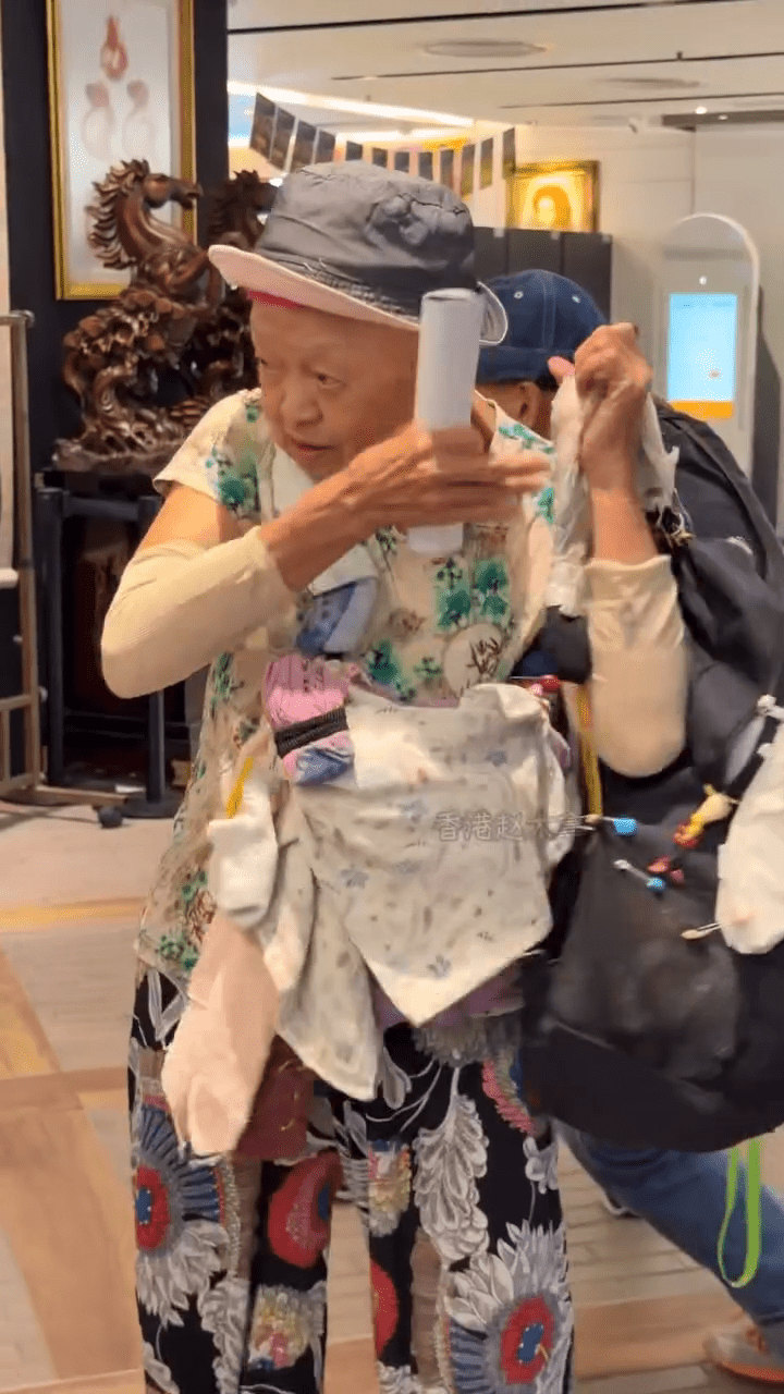 周聰玲現身,引出一位女星大爆其人品。 周聰玲現身,引出一位女星大爆其人品。