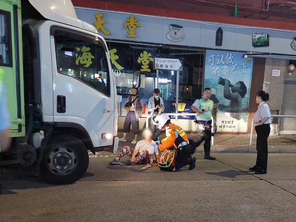 救護員接報趕至。