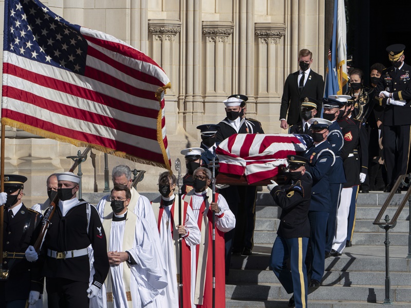 靈柩覆蓋美國國旗。AP