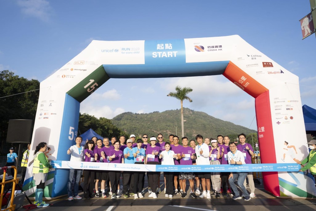 主席陈晴、郭晶晶、黄金宝联同一衆UNICEF HK委员会成员参加3公里领袖赛。