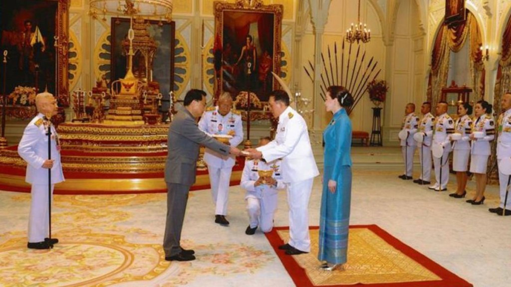 中国驻泰国大使张建卫向泰王递交国书。新华社