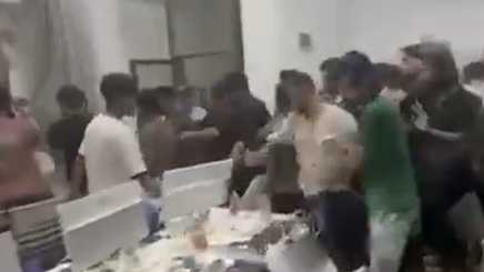 電腦設備和物品被砸毀。 柬中時報