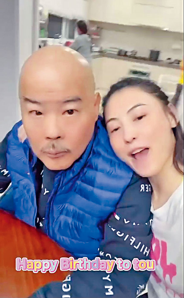 為父親「鬍鬚勇」慶生的栢芝，表現一如細路女般嬌嗲。