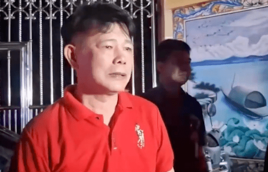 男事主向警员讲述发现女尸经过。X@Krobkruakao3 男事主向警员讲述发现女尸经过。X@Krobkruakao3