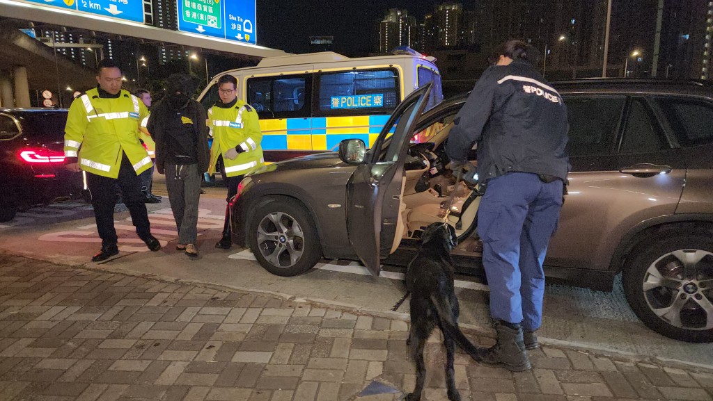 太子道東私家車行車不穩遇查 車內藏冰毒可卡因等 35歲男司機被捕。黎志偉攝