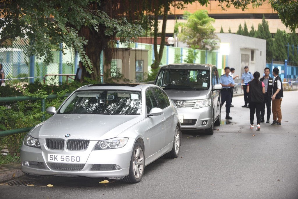 警方其後在大埔宏福苑對出截獲涉事寶馬,但車上無人。徐裕民攝