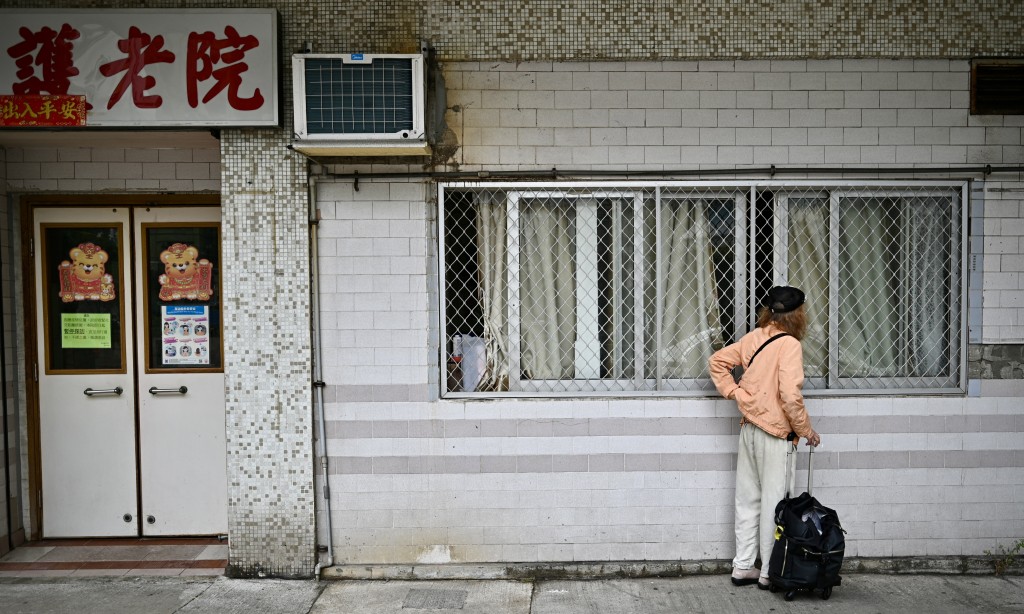 立法會今日辯論有關「推行長者房屋政策」的議員議案。