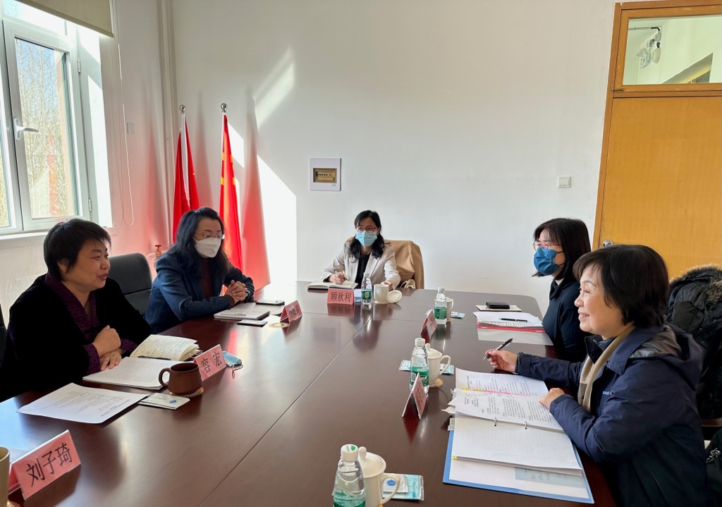 蔡若蓮昨日在北京到訪國家教育部語言文字應用研究所。政府新聞處圖片
