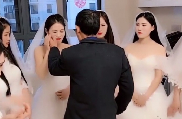 一眾女兒穿上婚紗。網圖