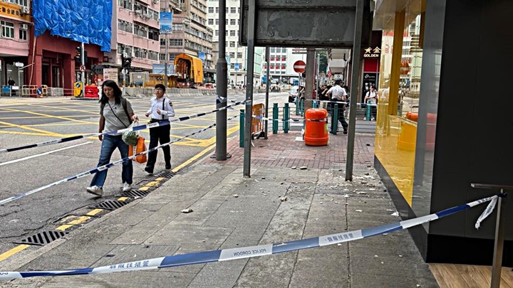 石屎散落一地。fb：深水埗街坊會