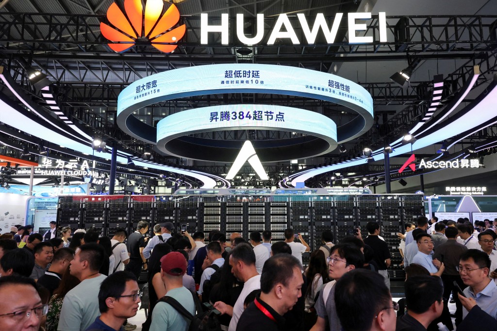 受此进口禁令直接影响的5家中国核心科技企业包括华为。路透社