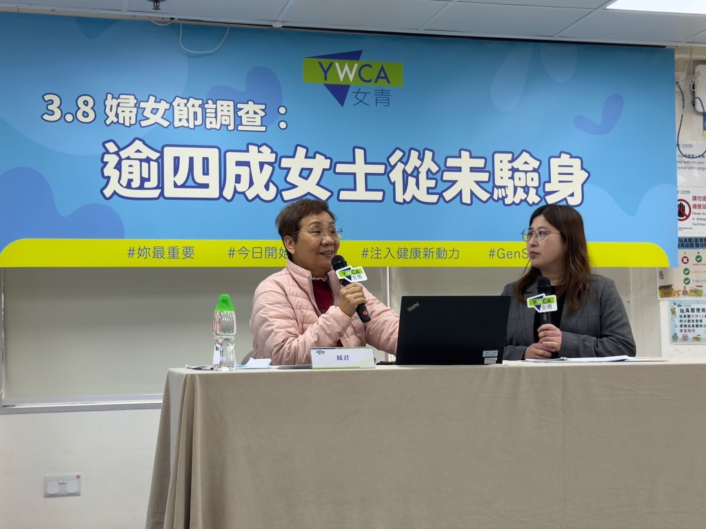 凤君于50岁时发现患有乳癌。 凤君于50岁时发现患有乳癌。