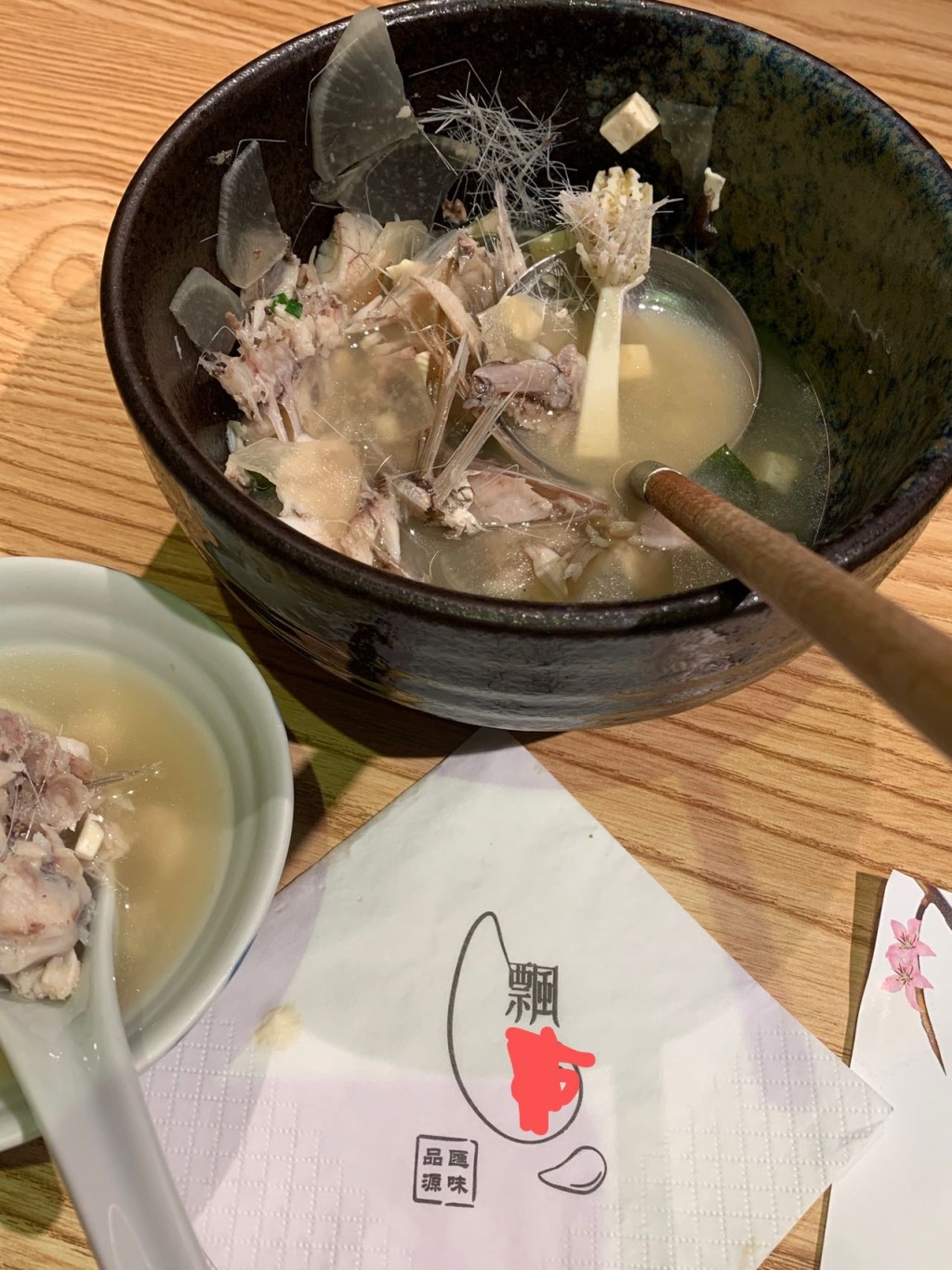 澳门网民光顾日式餐厅饮用鱼汤时竟然发现有牙刷。facebook澳门难食中伏团网民图片