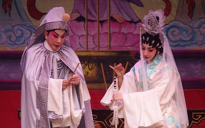 尹光跟谢晓莹演出后，观众的拍掌声令他兴奋到全晚都睡不着。